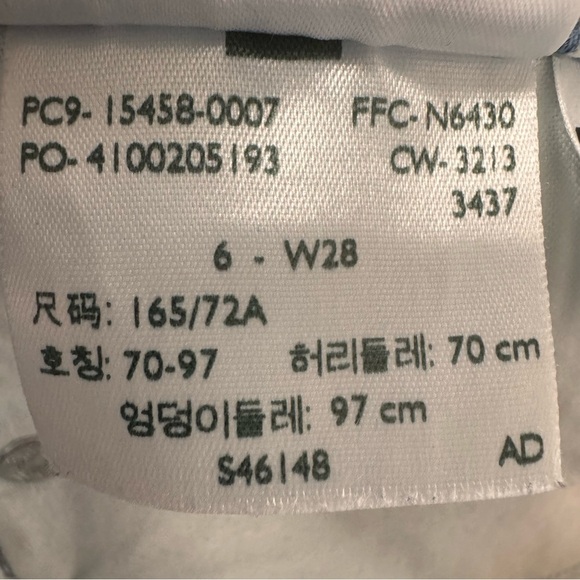 Levi's Cuffed Bermuda Women's Size 28 Blue White Pinstripes Denim Jean Shorts - Picture 12 of 15